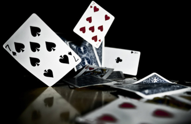 If you love playing online casino games, consider reading this first. We compare the best in online gambling sites. 